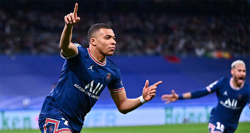 Hiện tại thì Mbappe bao nhiêu tuổi?